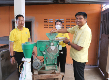 สหกรณ์จังหวัดศรีสะเกษ ลงแขกสีข้าว (จิตอาสาบรรจุข้าวสาร ... พารามิเตอร์รูปภาพ 1